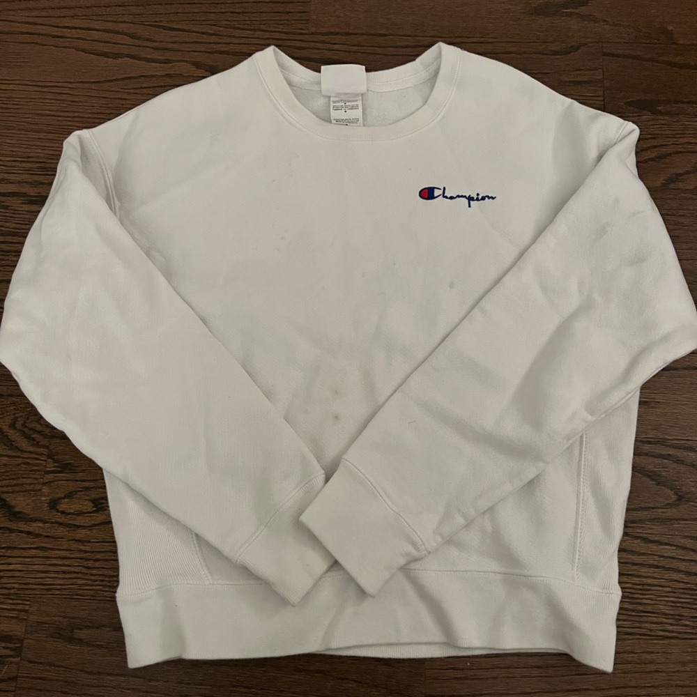 White champion crew neck sweatshirt.